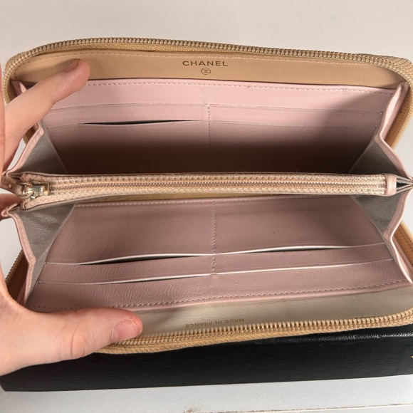 Authentic gold Chanel matelasse zippy wallet - Picture 2 of 9